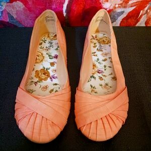 Xappeal crawford pleated orange flats